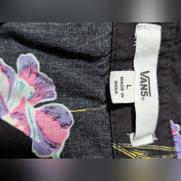 Vans Short Sleeve Black with Floral Pattern Button Down Shirt Size L - Picture 3 of 5